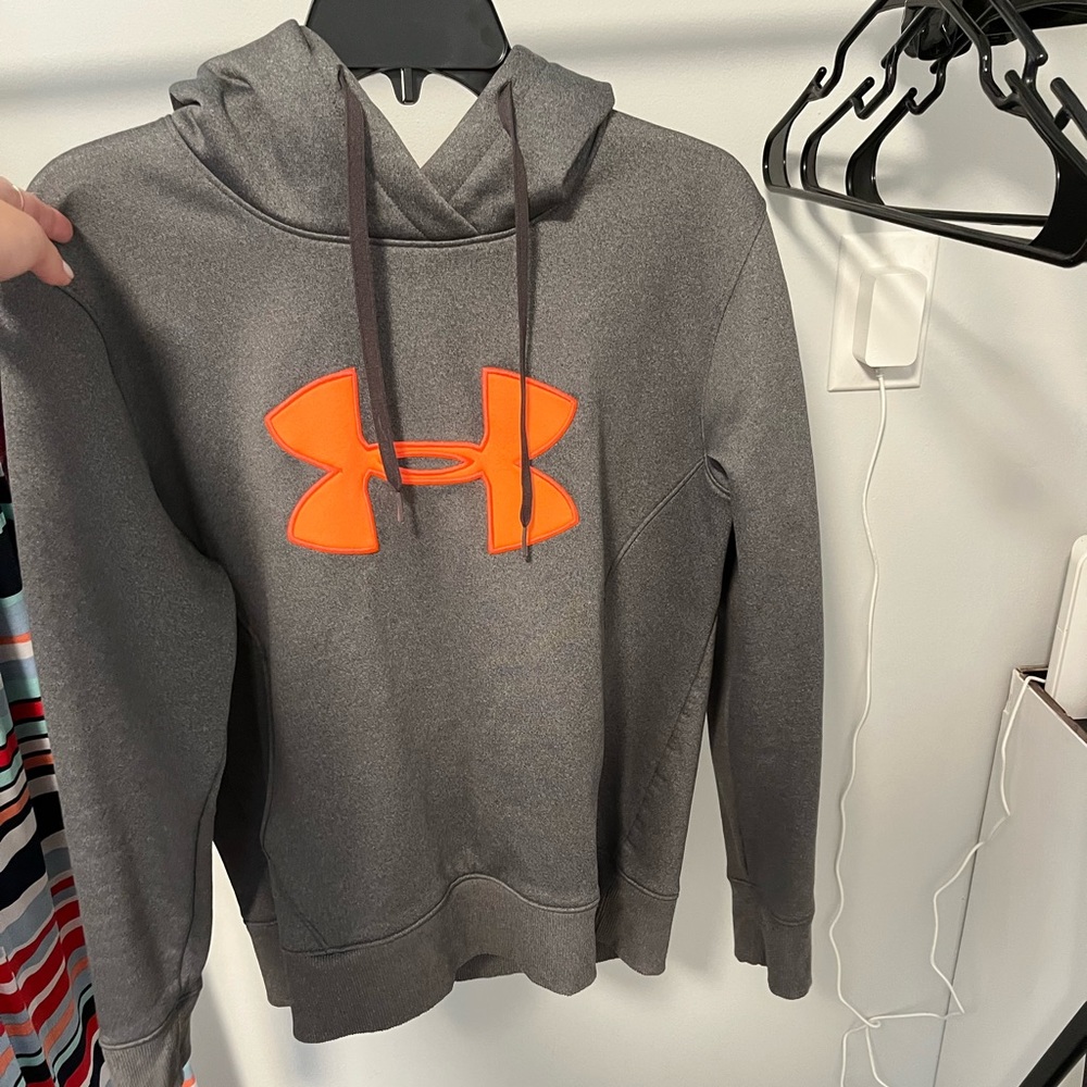 Under armour sweatshirt